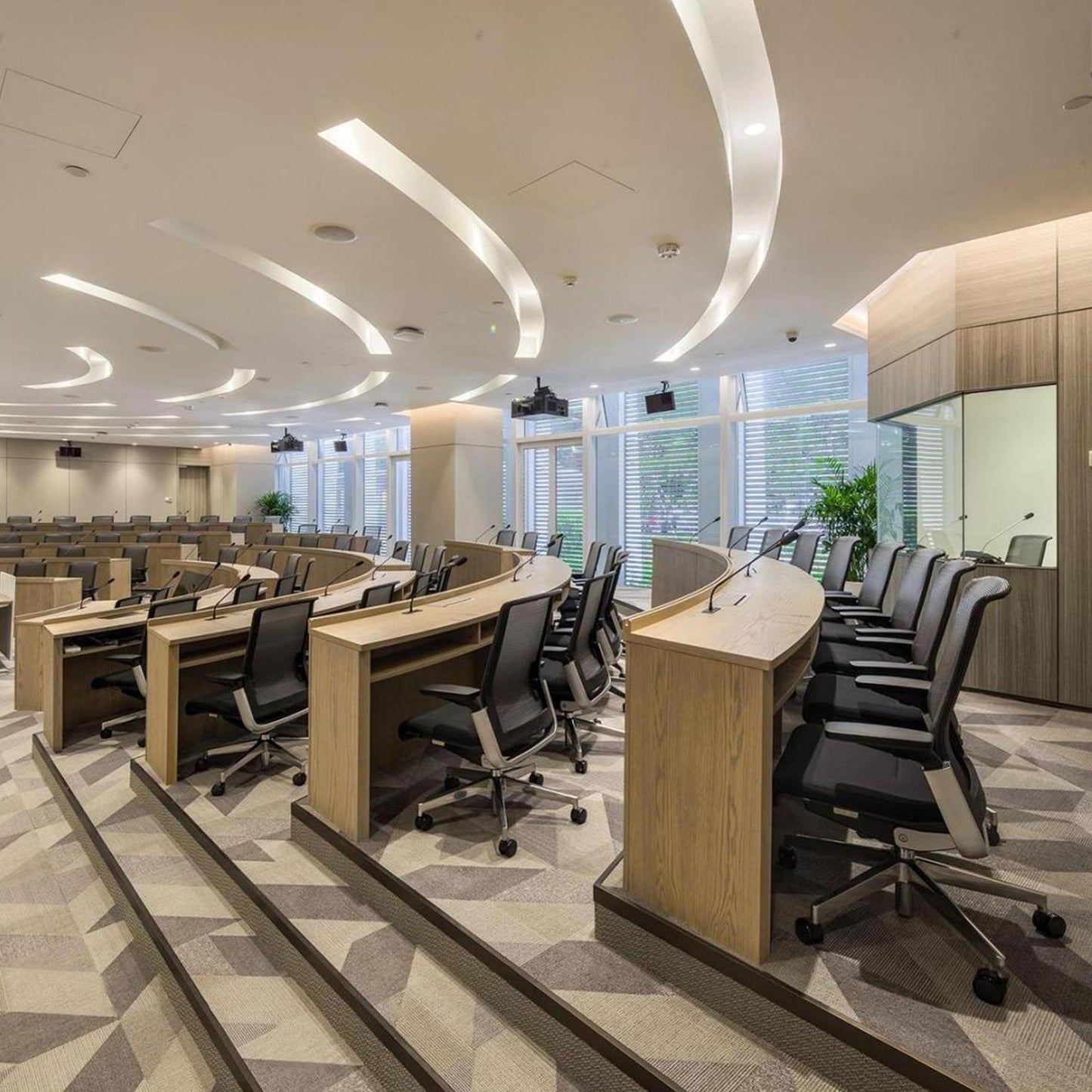 Ergonomic breathable mesh backrest for napping