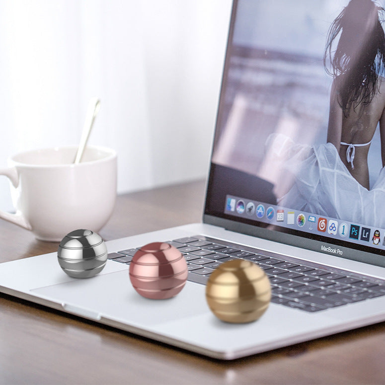 Toys that allow you to disassemble the rotating spherical component and use the fingertip top as a stress-relief tool